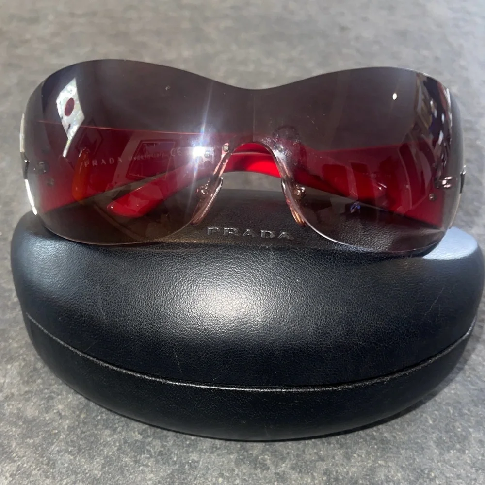 PRADA Rare Y2K Red Star Sunglasses Authentic SPR72G 1BC-651 115 VTG Boutique - Picture 16 of 16